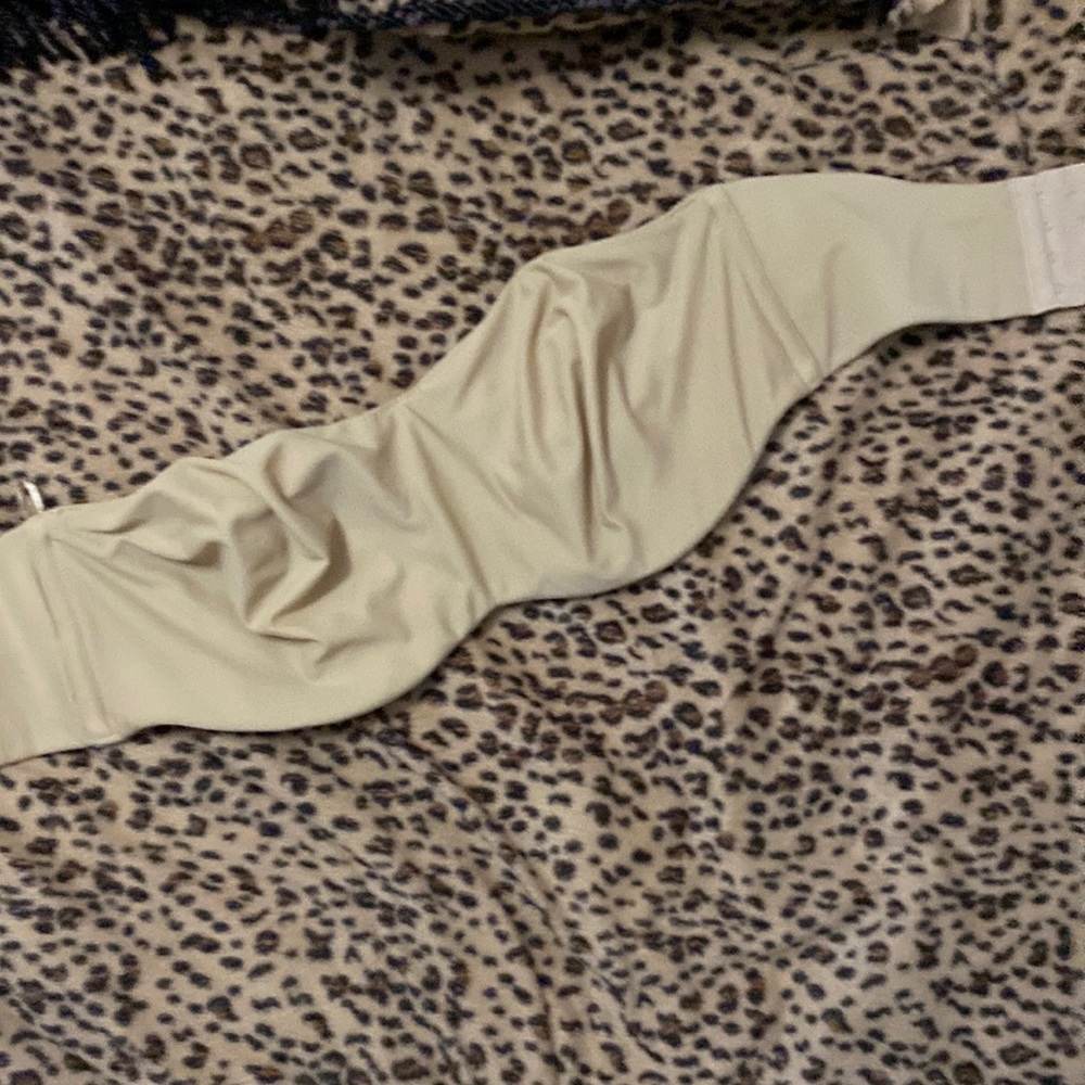 Strapless sweet Nothings under wire elasticity sides size 38DD nude